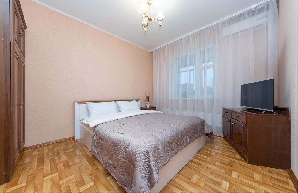 Подобово.Двукімнатна на 6 осіб.Позняки-10хв,Харьківська,Ахматової, 19