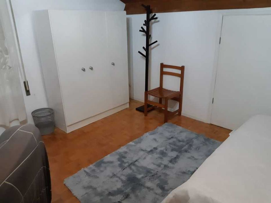 T0/T1 para 1 pessoa apenas | Em Moradia Comum c/ Quintal