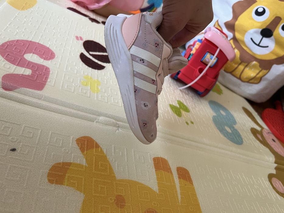 Кросівки легенькі на дівчинку