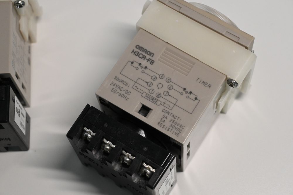 Таймер / реле часу Omron H3CR-F8