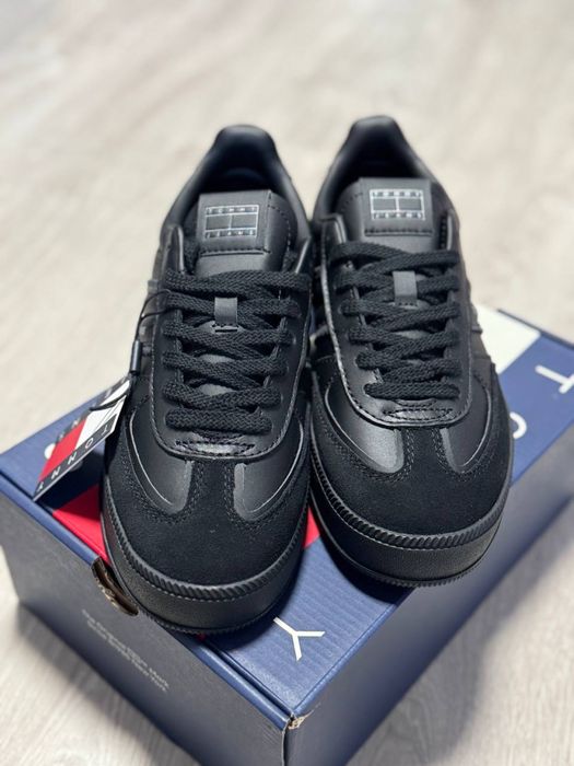 Продам женские кроссовки Tommy Hilfiger, размер 38