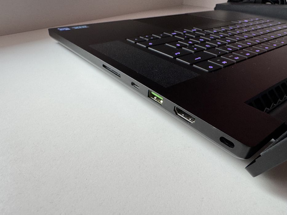 Ноутбук игровой Razer Blade 17 2022 (i7 12gen,16Gb,1Tb,RTX3070Ti 150W)