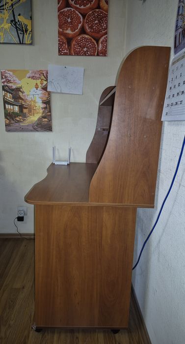 Комп'ютерний стіл