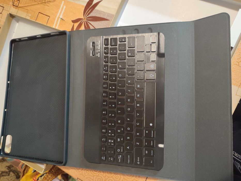 Бездротова bluetooth RGB клавіатура для android windows iOS