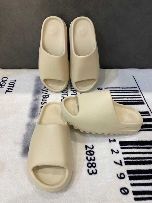 adidas Yeezy Slide Bone   R. 43