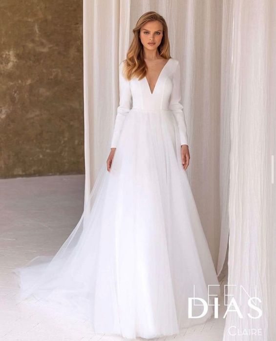 Весільна сукня зі шлейфом