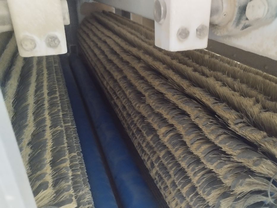 Lixadeira de acabamentos VIBEMO FINIS com 4 rolos oxilobatentes  1300 largo