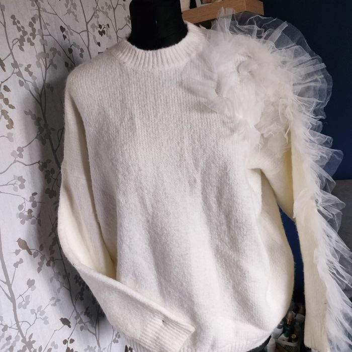 Sweter biały z tiulem Nowy
