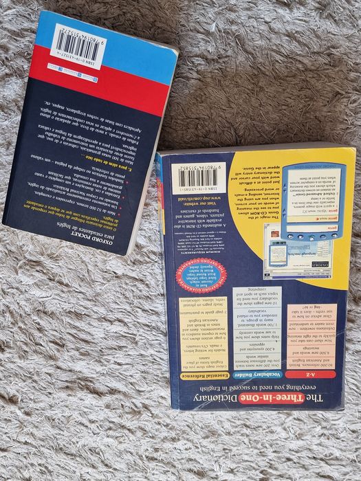 Vendo pack Dicionários 
"Português - inglês" e "Inglês - Inglês