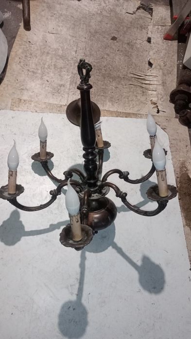 Żyrandol mosiężnym