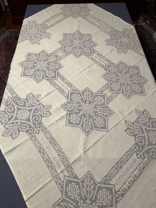 Toalha rectangular em bordado de crivo