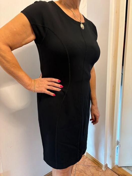 Marc cain mała czarna elegancka sukienka bandazowa tuba wyszczuplająca