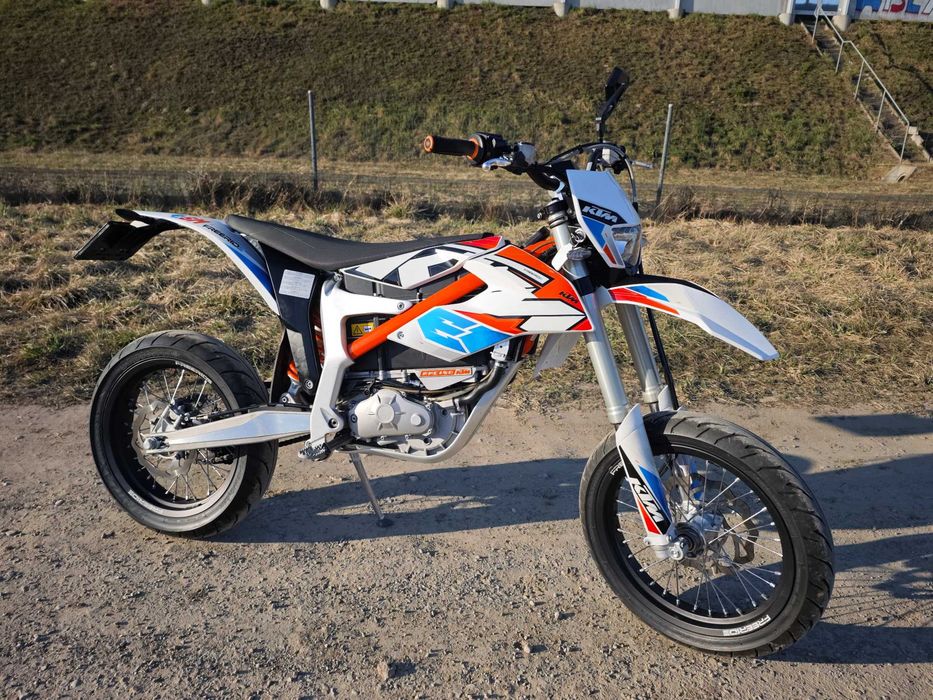 KTM E-SM Freeride 3.9Kwh A1/B  890km