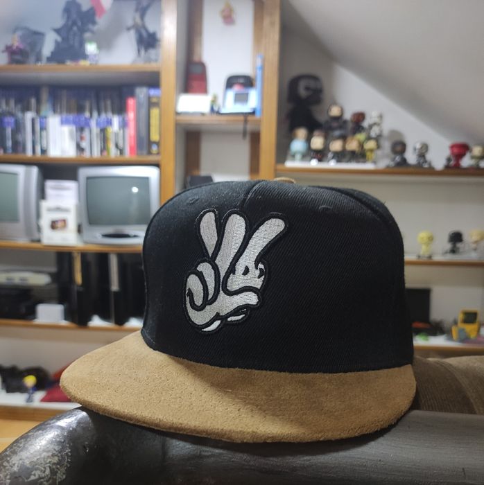 Bonés de vários estilos