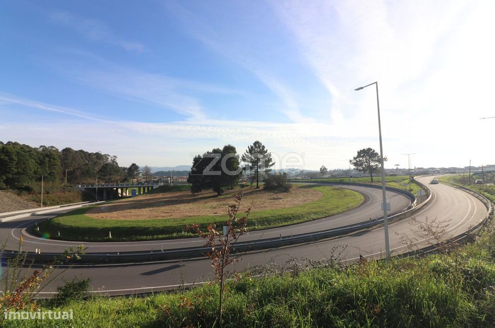 Terreno com viabilidade de construção de 12.642 m2 em Seide, Famali...