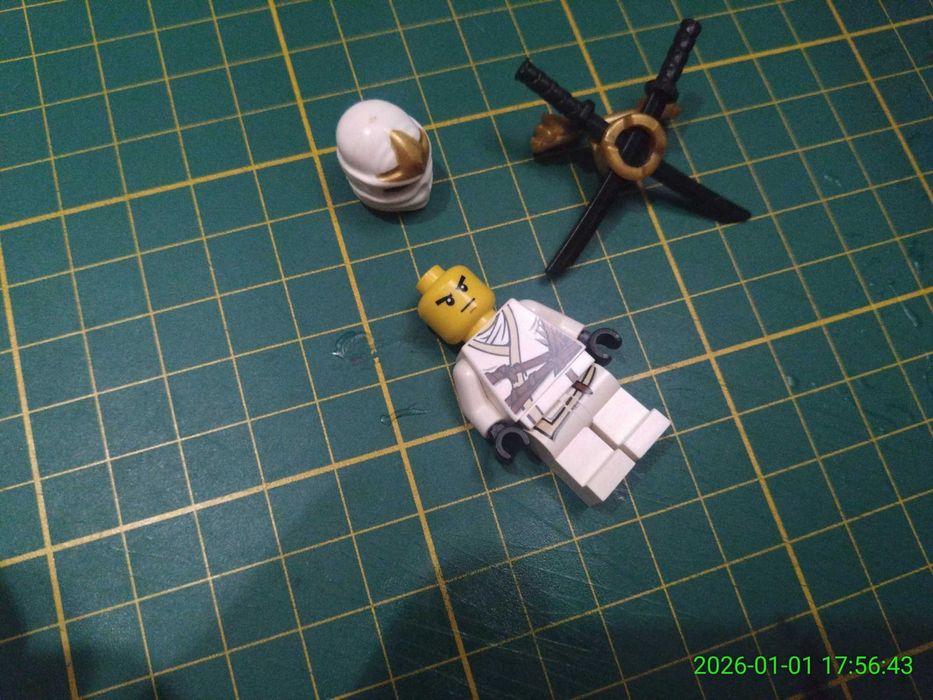LEGO figurka Ninjago używana - "Zane ZX". Dobry stan, brak pęknięć.