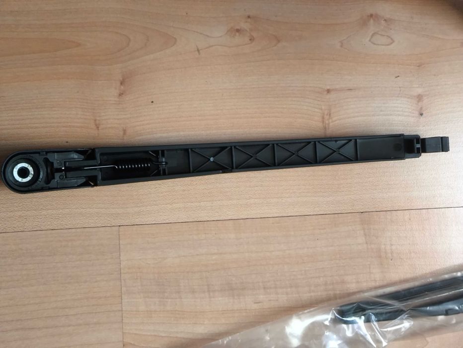 NOVO - Braço Haste limpa vidros traseiros + escova