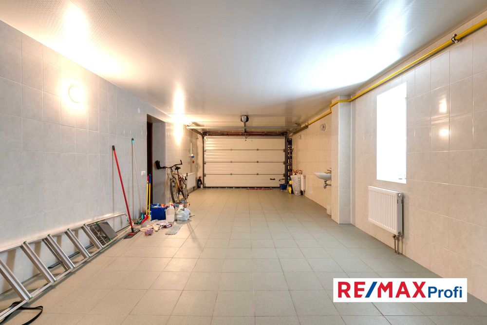 Будинок 450 м2, ремонт, цоколь , басейн, 12 соток  в с. Глеваха (село)