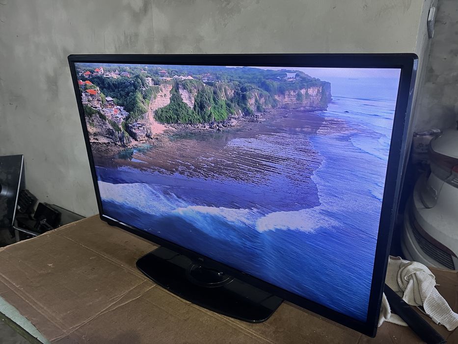 Телевізор JVC 40 дюймів 40TRP