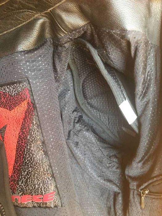 Casaco de moto marca Dainese em Pele