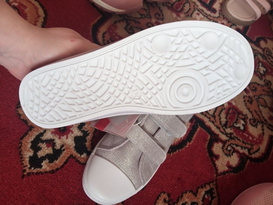 Продам нові кеди дитячі