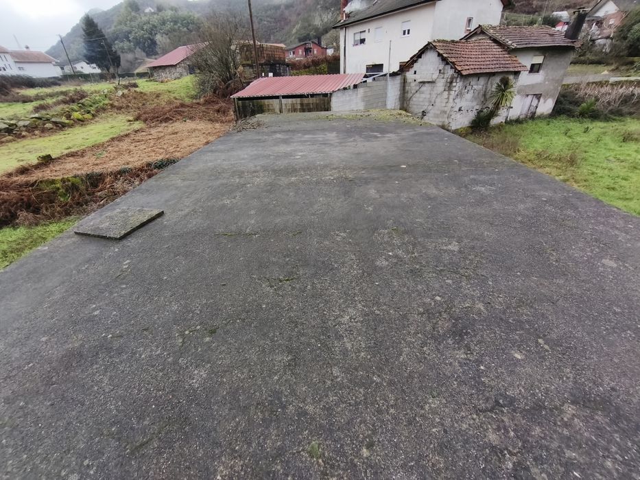 Terreno com construções
