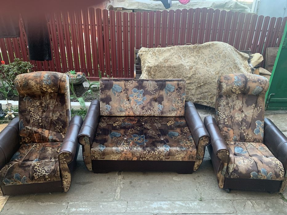 Диван розкладний і два крісла