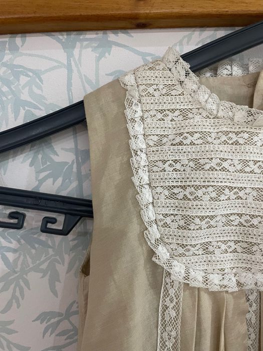 Vestido Pili Carrera com touca