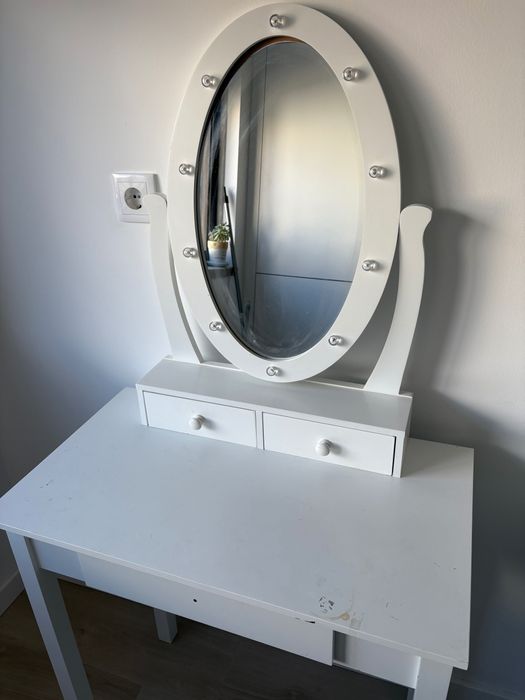 Makeup/Vanity Table with Mirror and Drawers482710322289070081