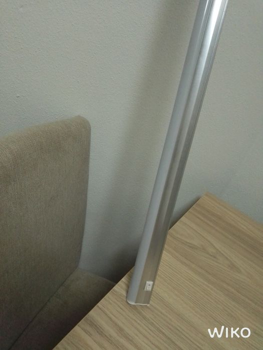 Lâmpada para colocar debaixo de bancada está usada