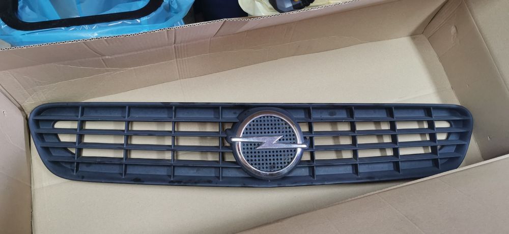 Atrapa grill vectra c 2002