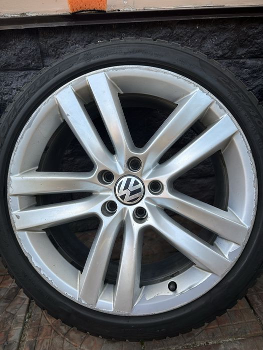 Продам оригінальні диски на Volkswagen разом з зимовою резиною Pirelli