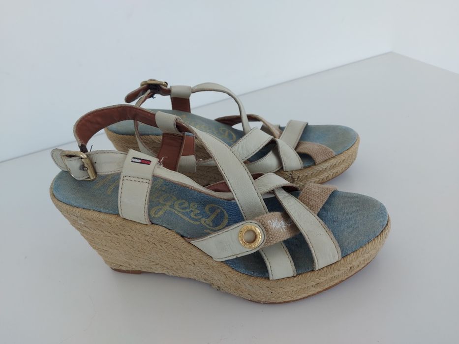 Buty sandały skórzane na koturnie Tommy Hilfiger w rozmiarze 38