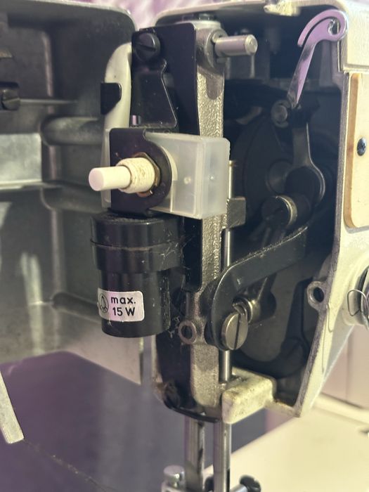 Pfaff машинка включається німецька