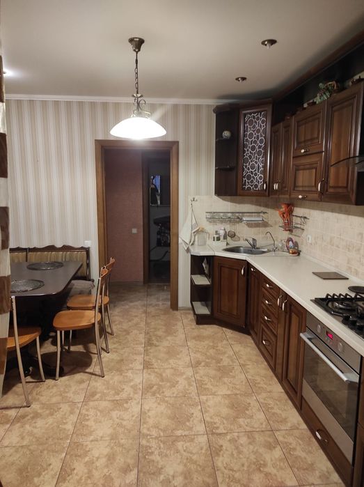 Здається 2х кім квартира Поділля 15500+