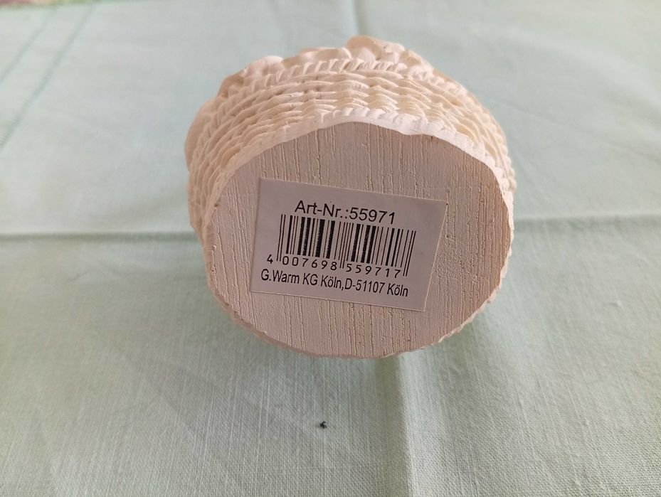 Cesta com bébé a dormir, em silicone 3D