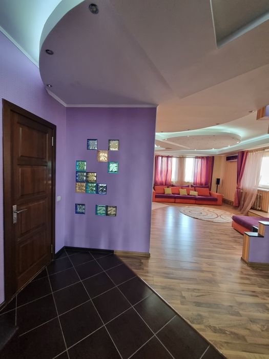 3комн квартира, Ахматовой 13, видовая, с мебелью