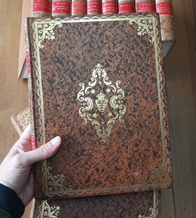 Conjunto de 15 volumes Tesouros da Literatura e da História
