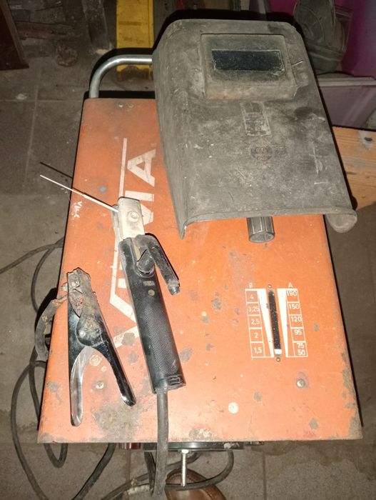 Máquina de soldar a eléctrodos