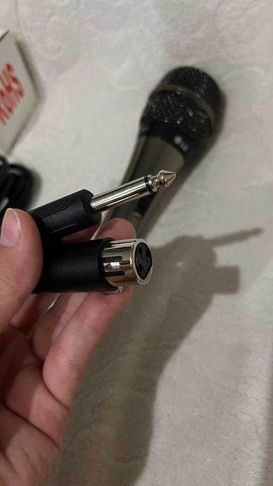 Мікрофон абсолютно новий.
