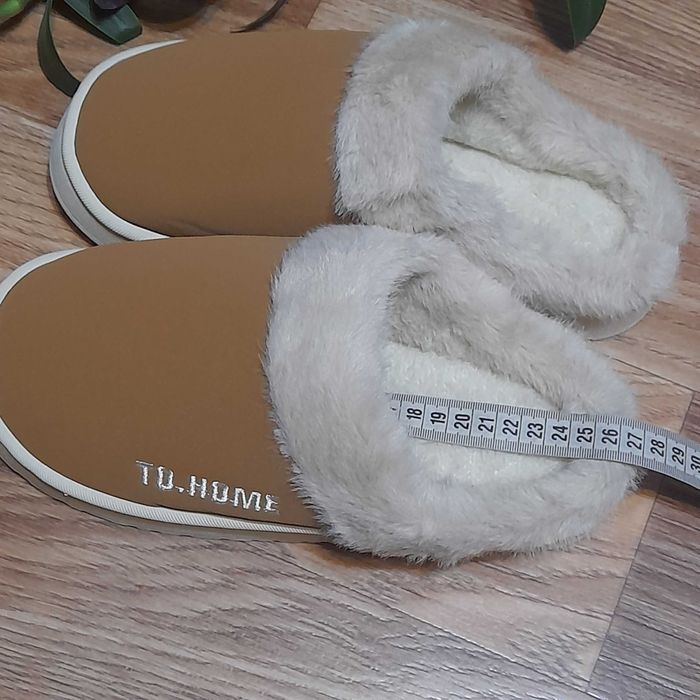 Домашние тёплые тапочки.