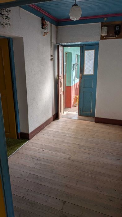 Vende-se moradia rústica para ganhar uma nova vida...