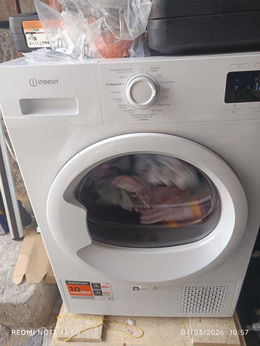 Máq. Secar Roupa INDESIT 8 kg - Bomba de Calor + Extensão de Garantia