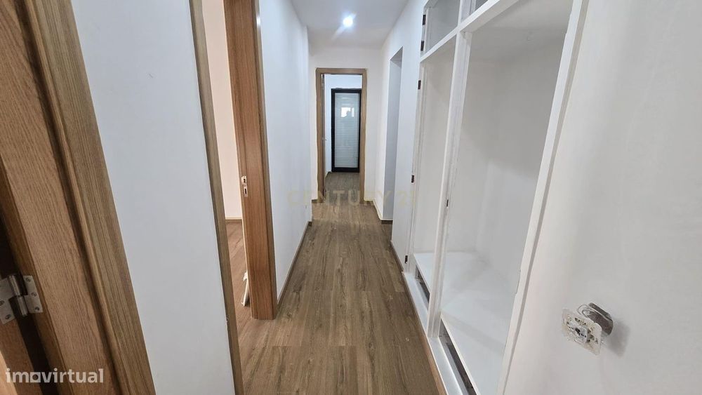 Apartamento T4 para Arrendamento – Bairro do Liceu, Setúbal Totalmente