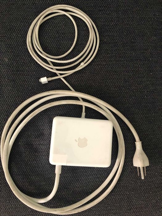 MacBook Pro 15'' -Sem bateria, fixo à corrente - Oferta 2 carregadores