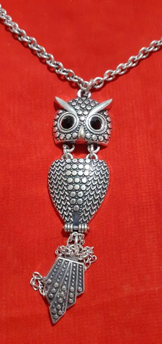 Colar com coruja articulada