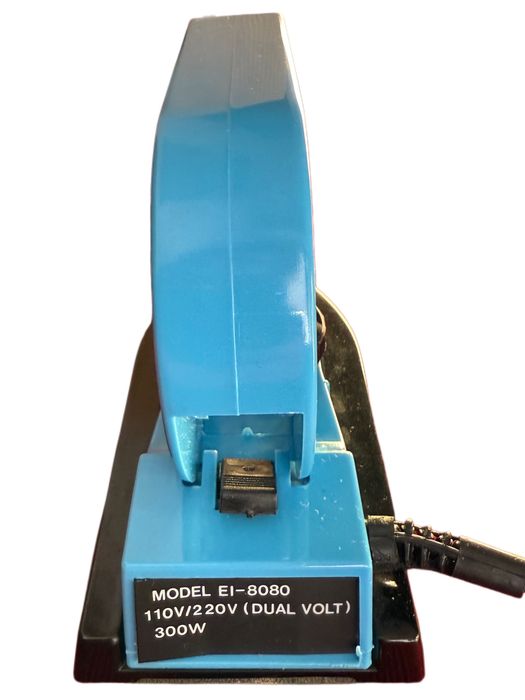 Mini Ferro de Engomar de Turista (Dual Voltage, Novo) EI 8080