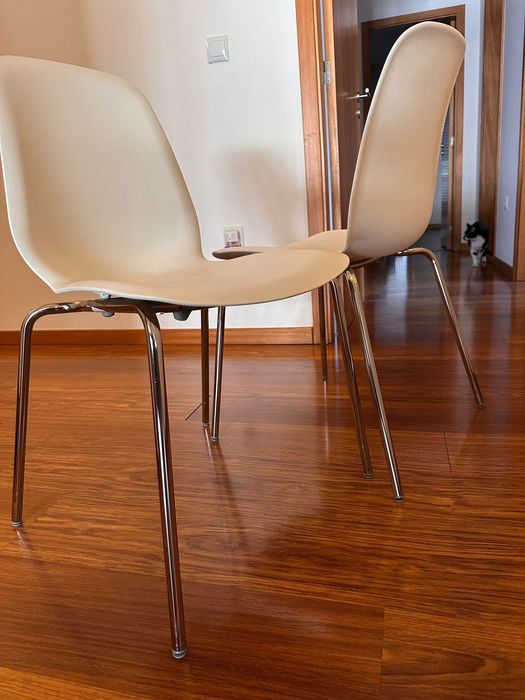 Cadeiras IKEA brancas