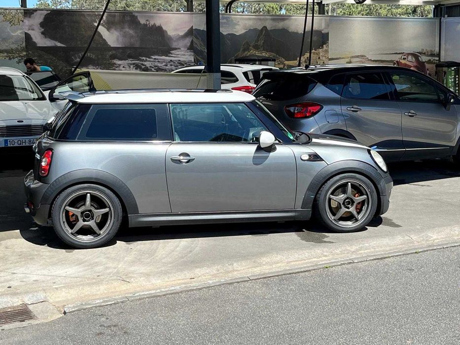 Mini Cooper S R56 com pacote Divertimento incluído