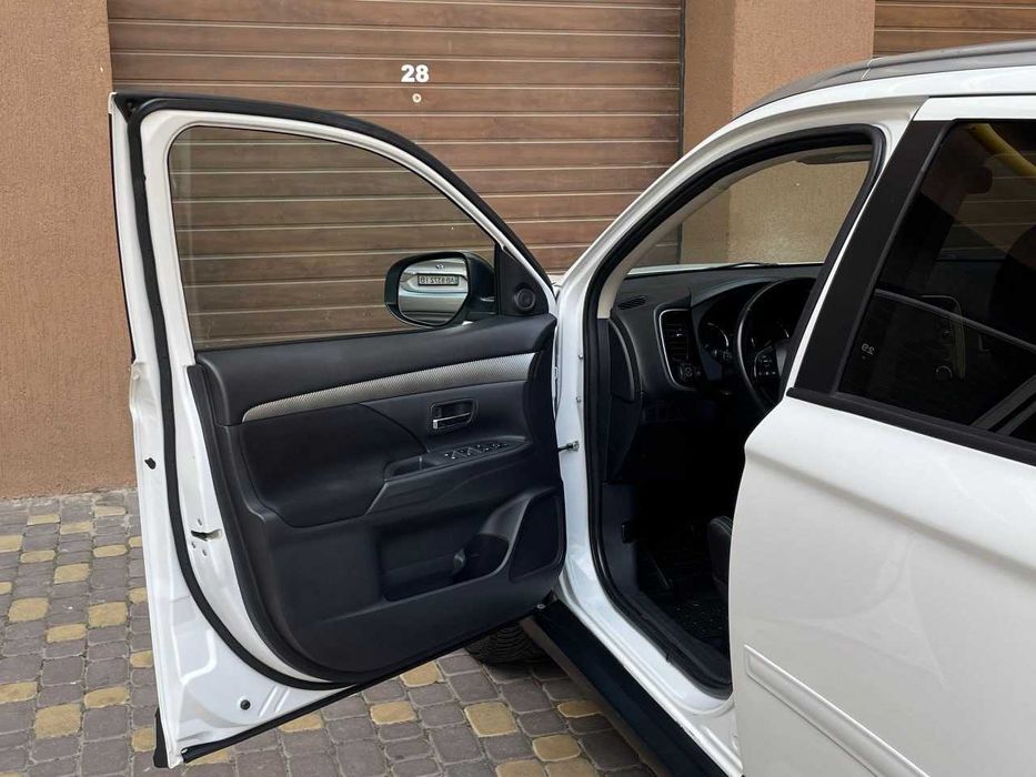 Продам Mitsubishi Outlander 2015. Можна в розстрочку, під викуп.